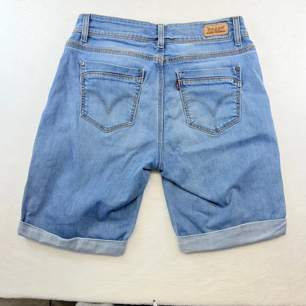 Levis Womens Medium Wash Denim Cuffed Bermuda Shorts Double Button‎ Size 12 W31